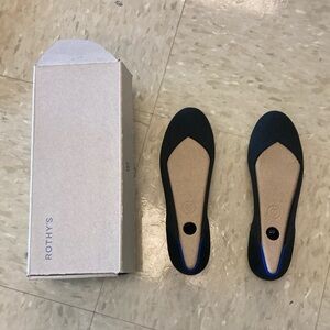 BNIB Rothys flats. Black size 6